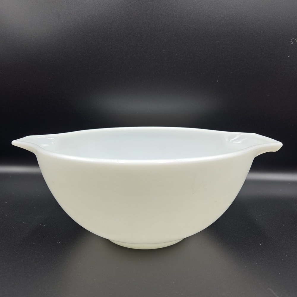 Vintage Pyrex Solid Opal White Mixing Bowl 442 Cinderella 1 1/2 Quart‎ - RARE
